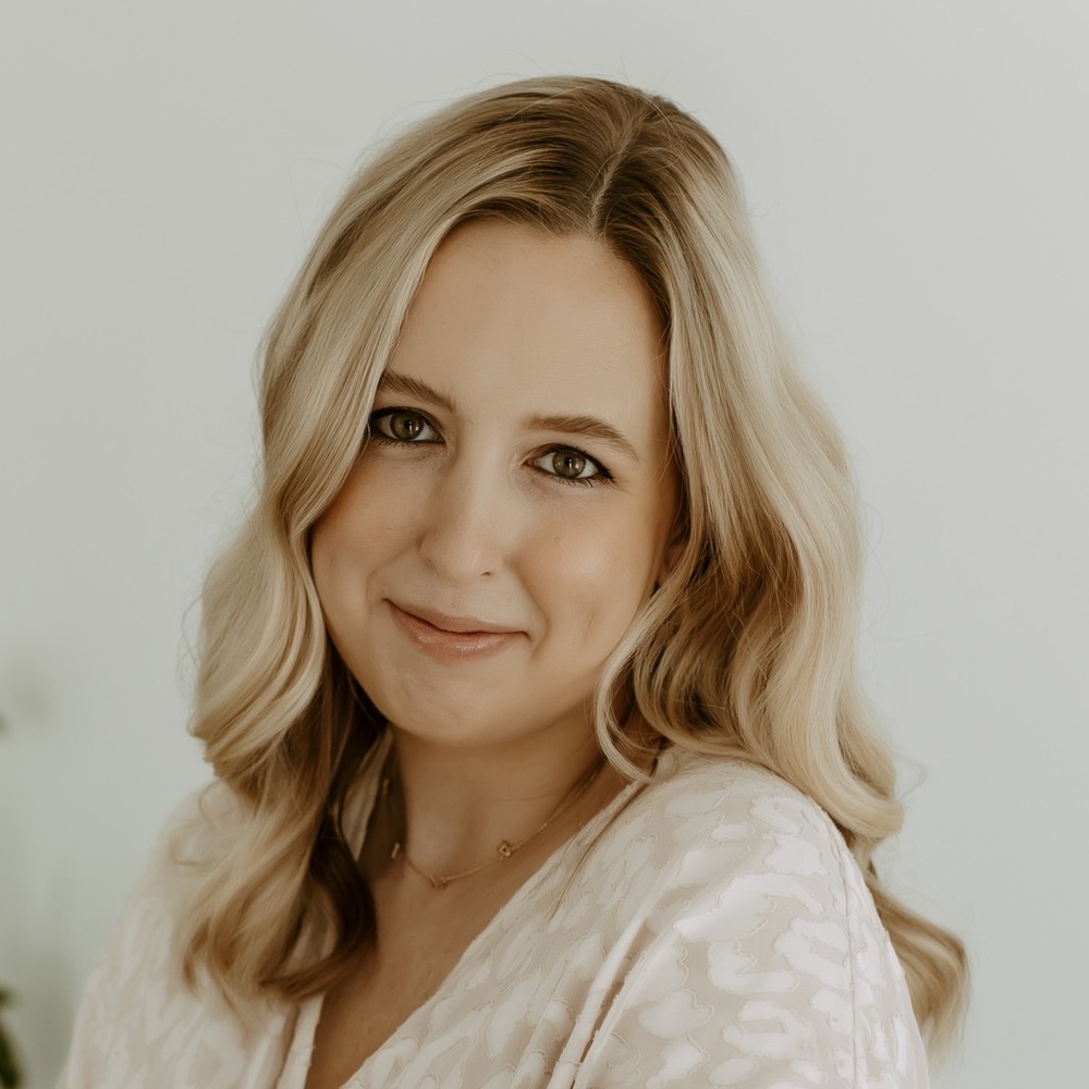 Meet your Posher, Hilary